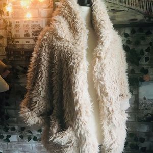 Love Tree|NEW|Faux Fur jacket/cardigan|Pearl color